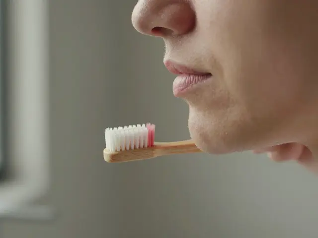 Jak čistit zuby s odhalenými kořeny: bezpečná hygiena pro citlivé zuby