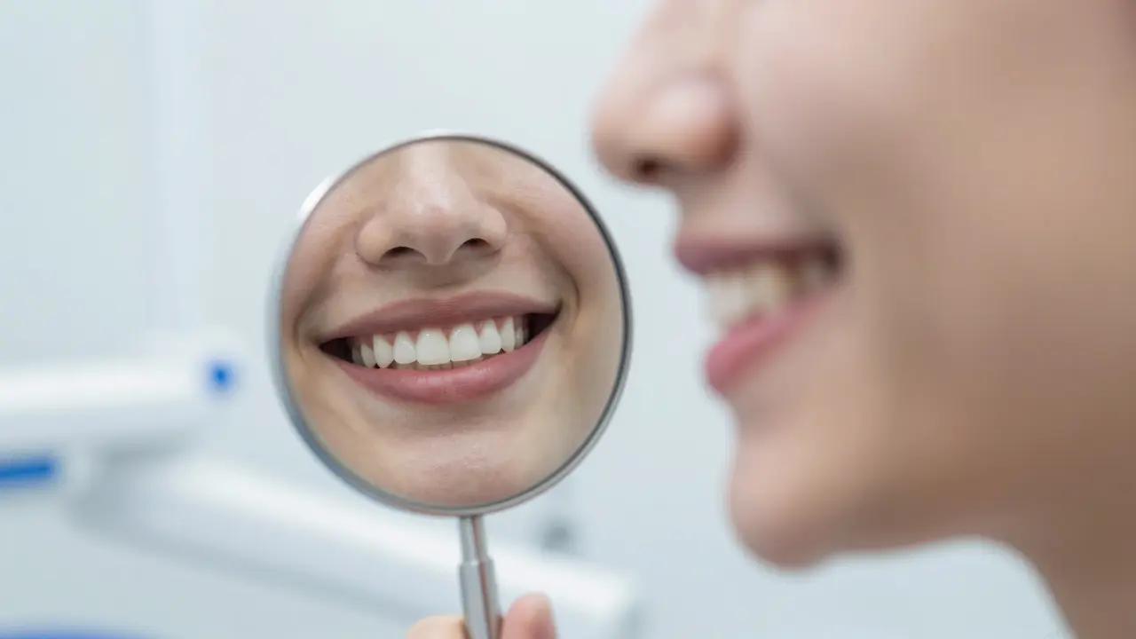 Co se děje po sundání rovnátek? Průvodce stabilizací a péčí o zuby