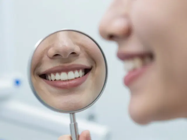 Co se děje po sundání rovnátek? Průvodce stabilizací a péčí o zuby