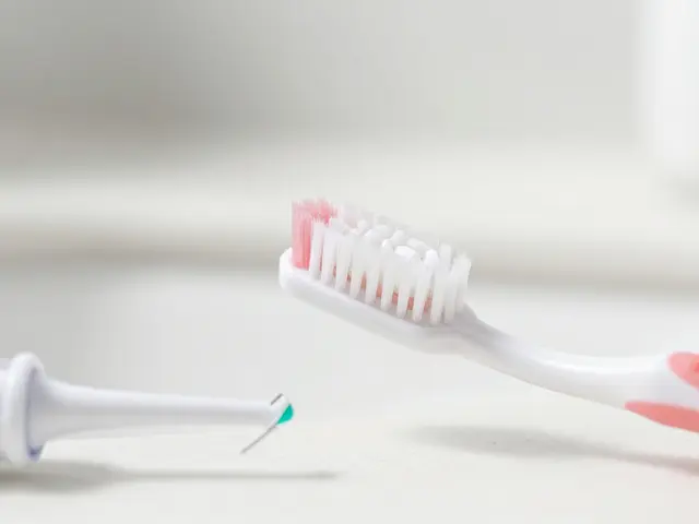 Co je nejlepší na dásně? Ošetření zubního kamene a prevence zánětů